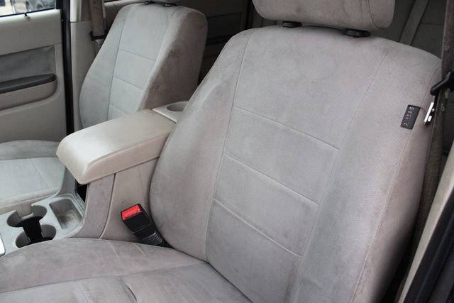 Used 2010 Ford Escape XLT AWD/4WD image 4