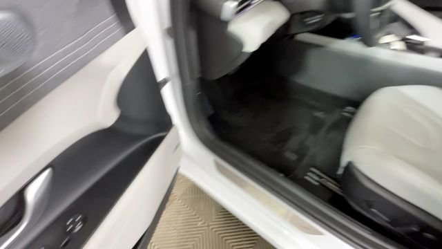 Certified 2023 Hyundai Elantra Limited w/ Winter Weather Package FWD image 21