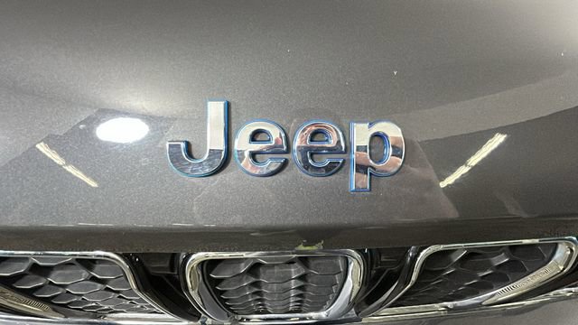 Used 2023 Jeep Grand Cherokee Overland AWD/4WD image 9