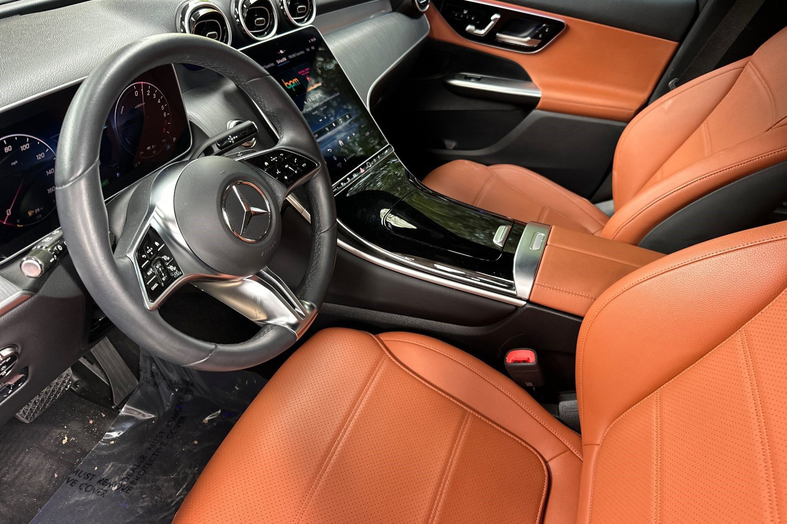 Used 2025 Mercedes-Benz GLC 350e 4MATIC image 4