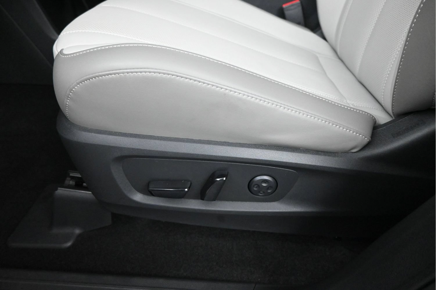 Used 2026 INFINITI QX60 Luxe w/ Cargo Package FWD image 10