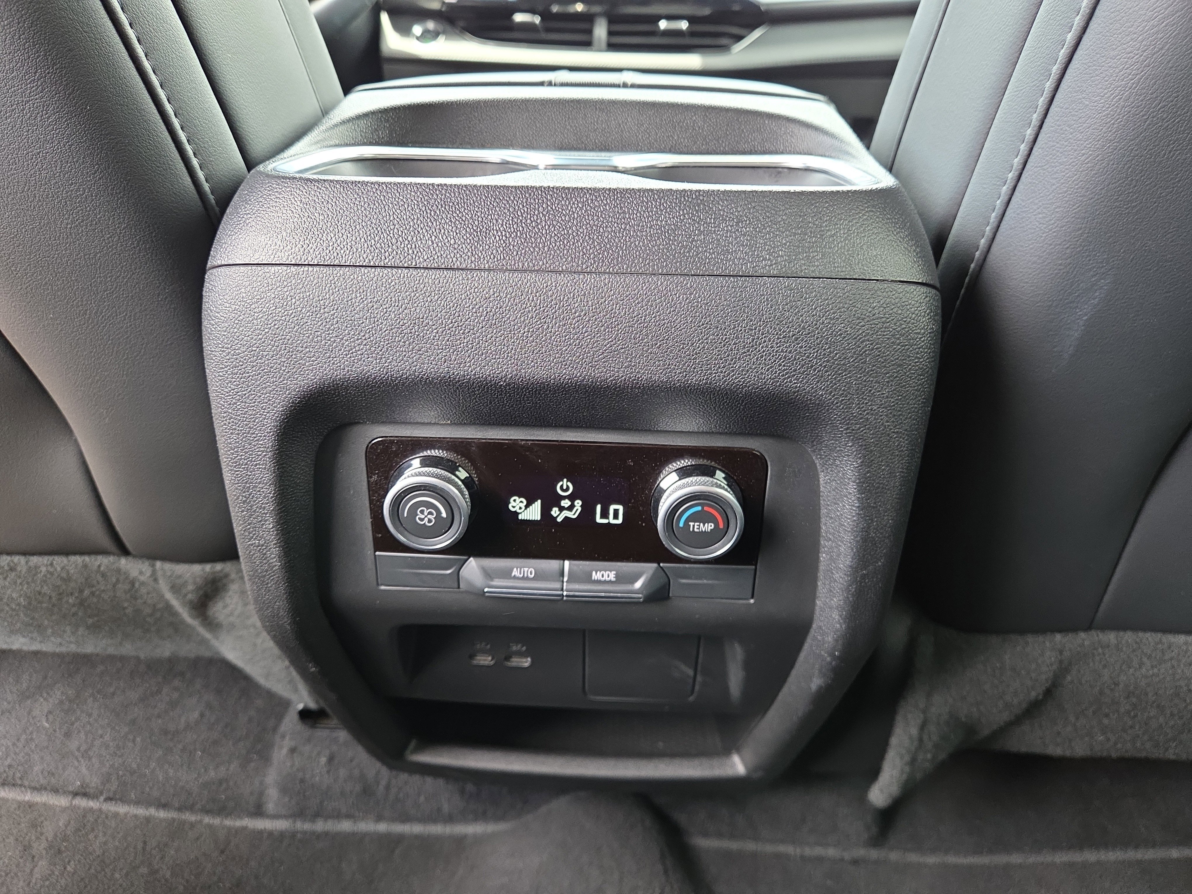 Used 2025 Buick Enclave Preferred AWD/4WD image 13