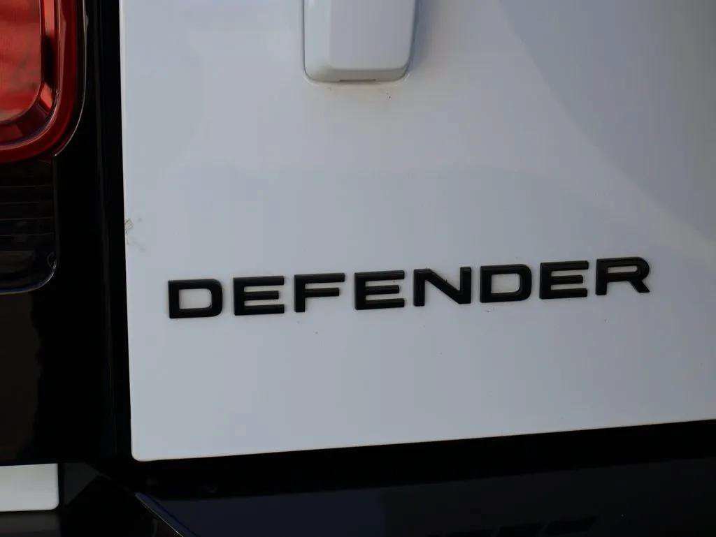 Certified 2024 Land Rover Defender 110 X-Dynamic SE AWD/4WD image 36