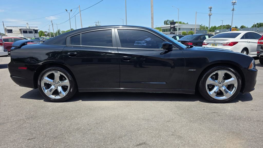 Used 2014 Dodge Charger R/T RWD image 4