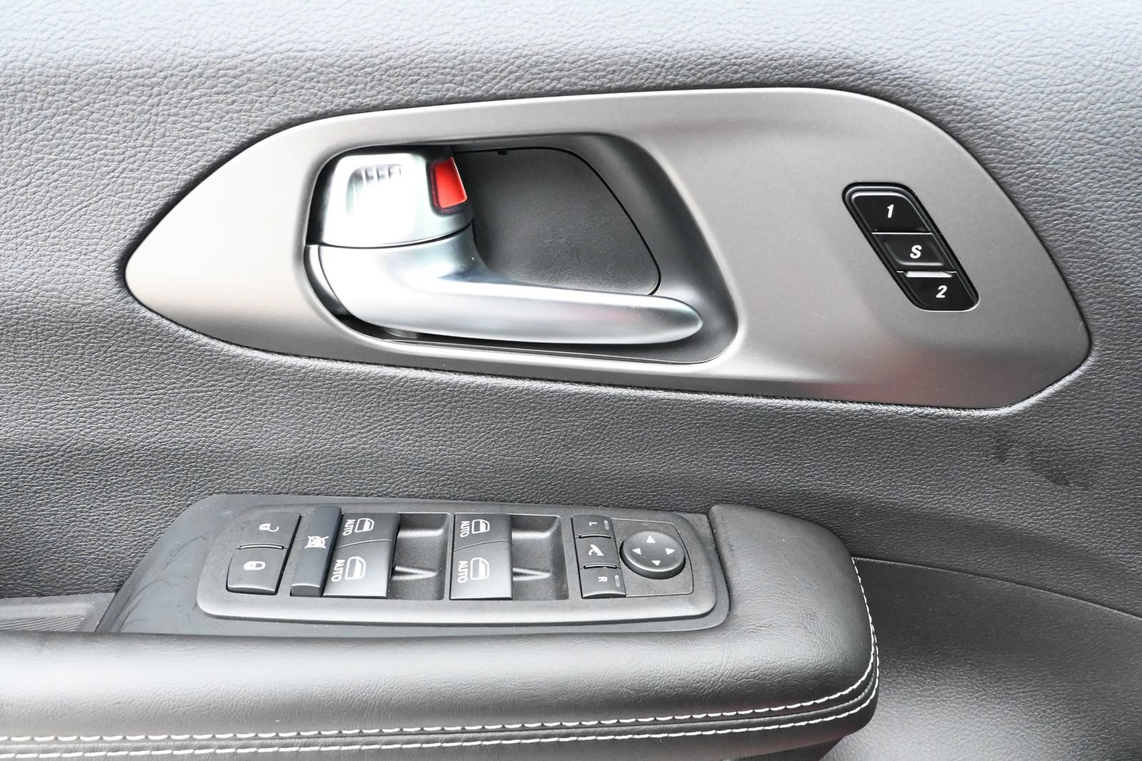New 2027 Chrysler Pacifica Limited AWD/4WD image 10