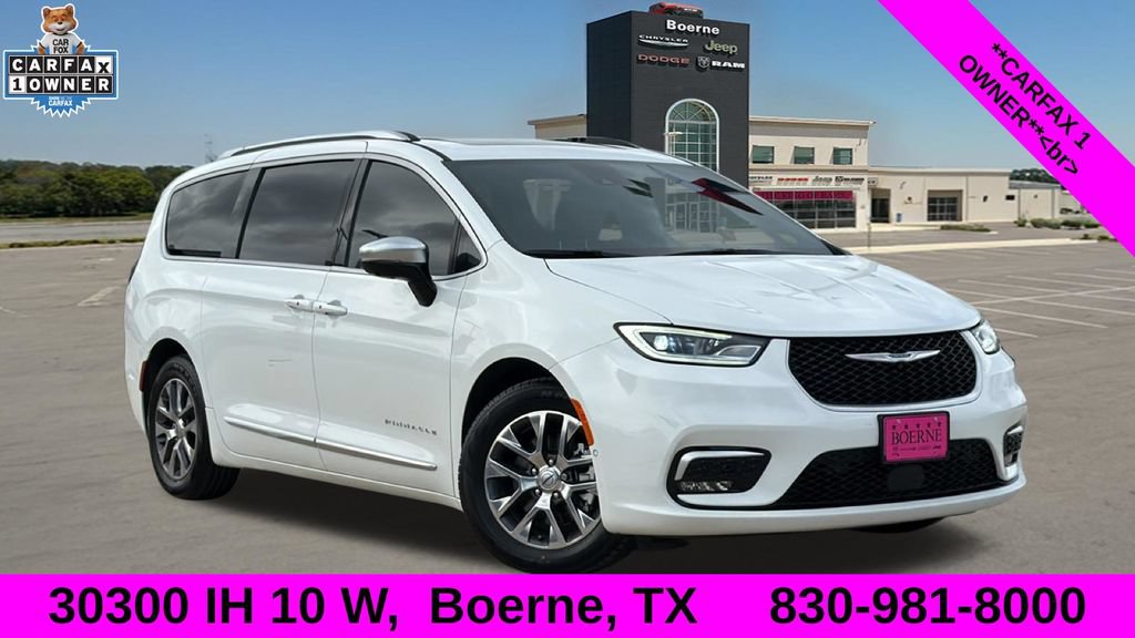Used 2025 Chrysler Pacifica Pinnacle FWD image 1