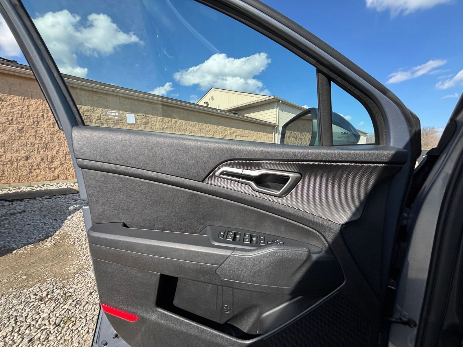 Used 2025 Kia Sportage LX FWD image 18