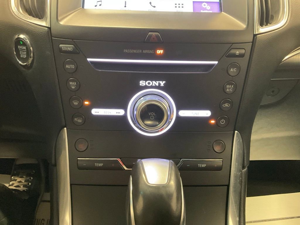 Used 2018 Ford Edge Titanium FWD image 16
