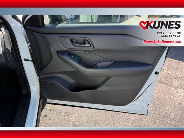 Used 2024 Nissan Rogue S image 23