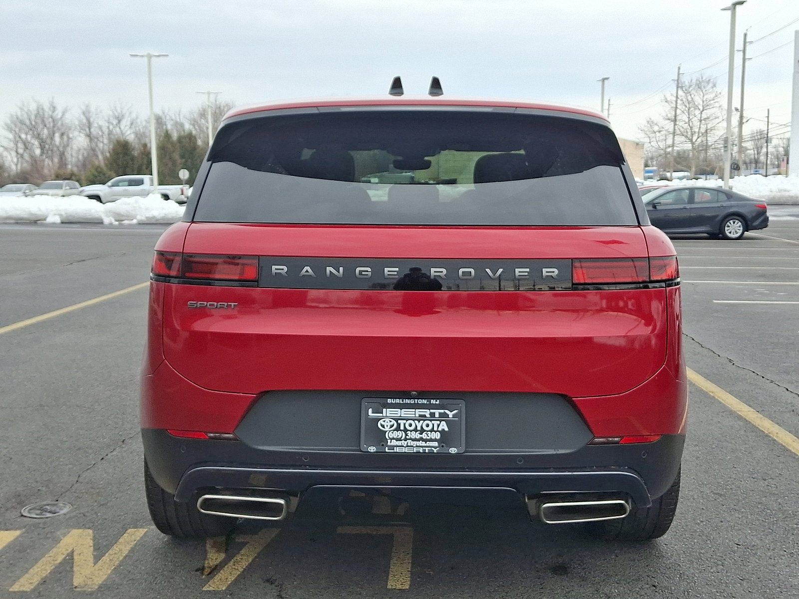 Used 2025 Land Rover Range Rover Sport SE image 5