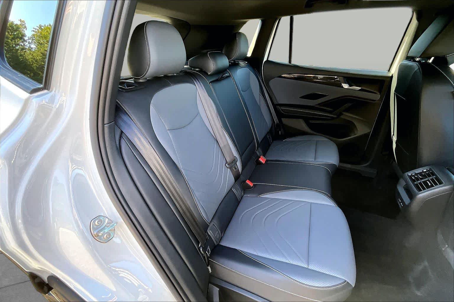 Used 2026 Volkswagen Tiguan SE R-Line FWD image 19