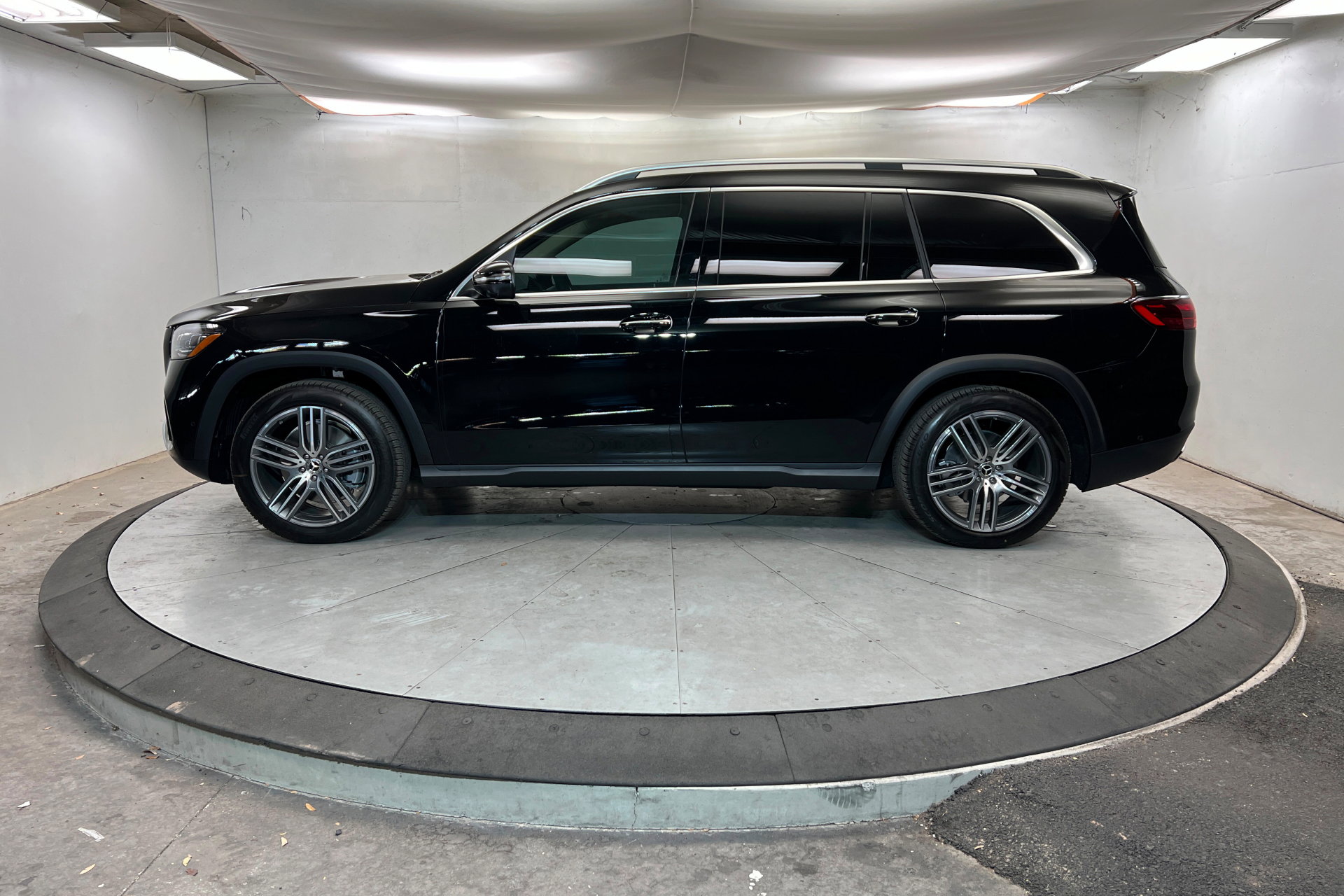 New 2026 Mercedes-Benz GLS 450 GLS 450 image 2