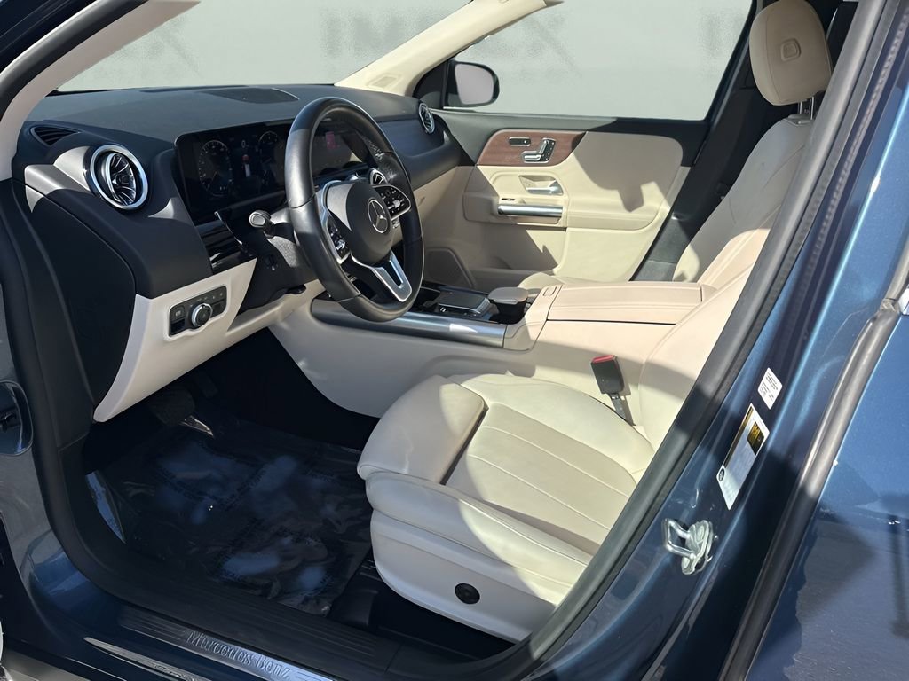 Used 2022 Mercedes-Benz GLA 250 4MATIC w/ Premium Package Lite image 9