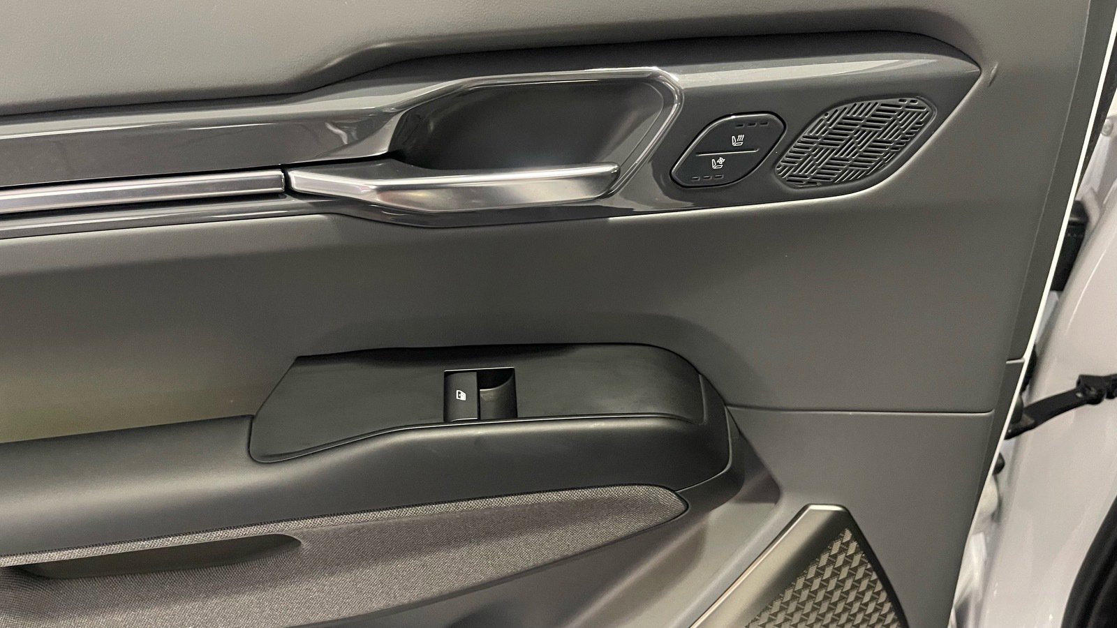 Used 2025 Kia EV9 Land w/ Towing Package image 32