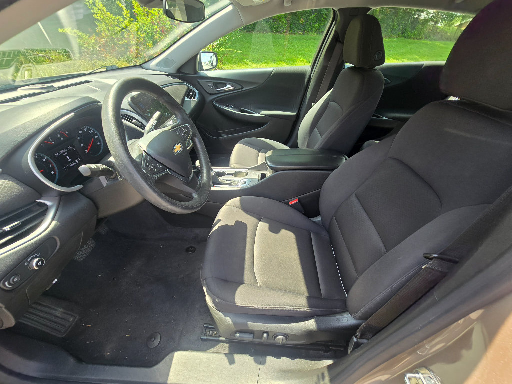 Used 2023 Chevrolet Malibu LT FWD image 11
