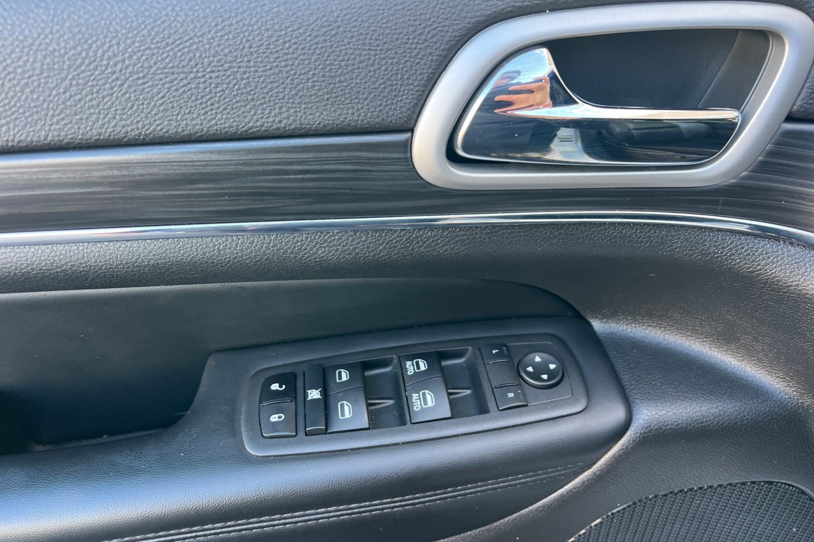 Used 2022 Jeep Grand Cherokee Limited image 11