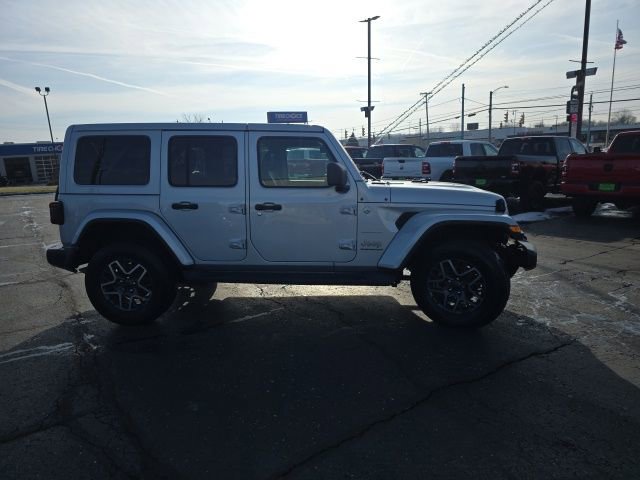 Used 2024 Jeep Wrangler Sahara w/ Technology Group image 7