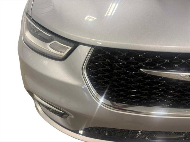 Certified 2021 Chrysler Pacifica Limited AWD/4WD image 4