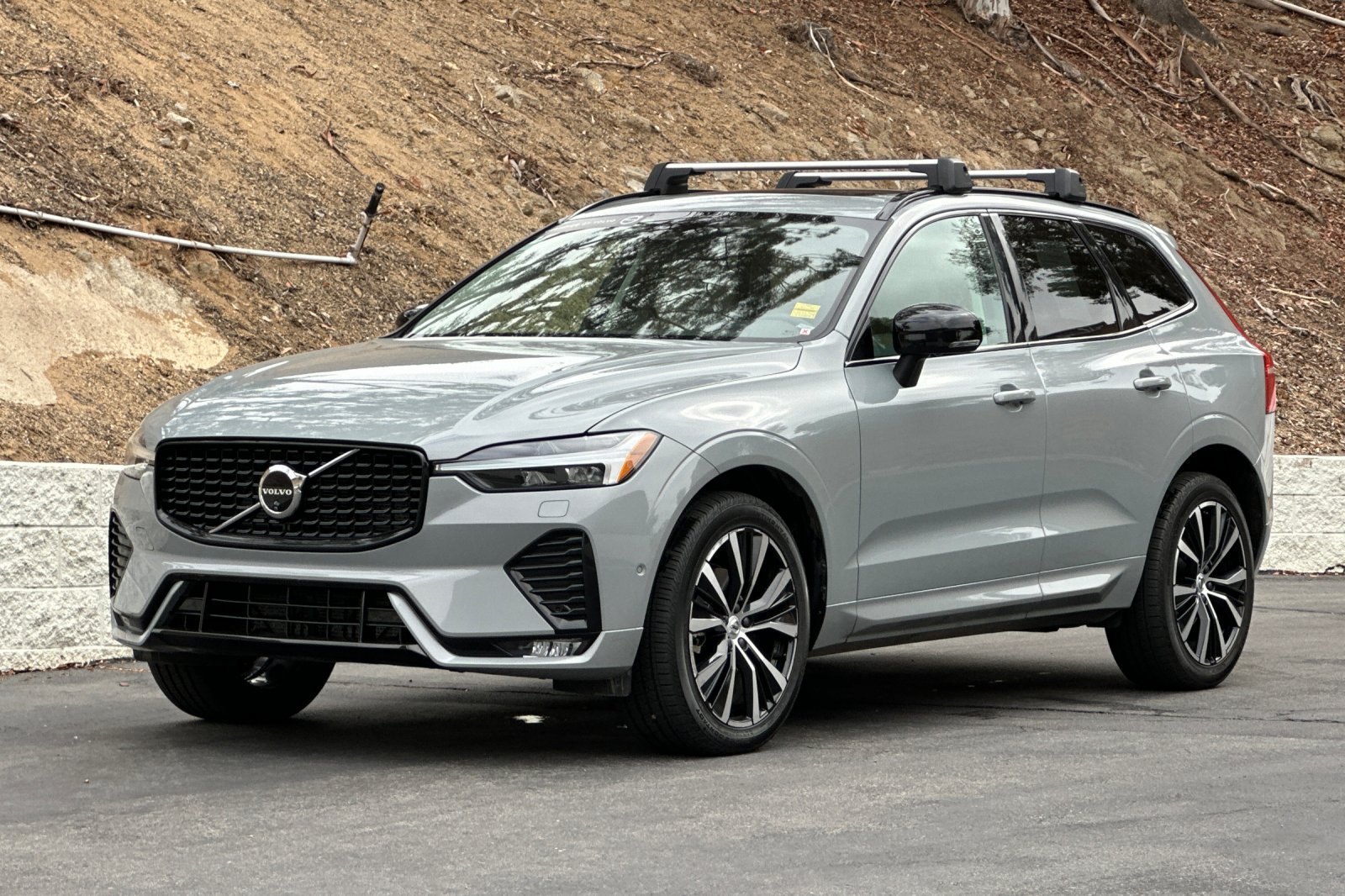 Certified 2024 Volvo XC60 B5 Plus w/ Protection Package Premier AWD/4WD image 9