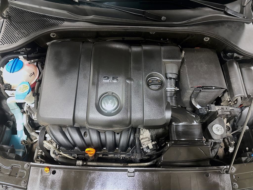 Used 2013 Volkswagen Passat 2.5 SE image 34