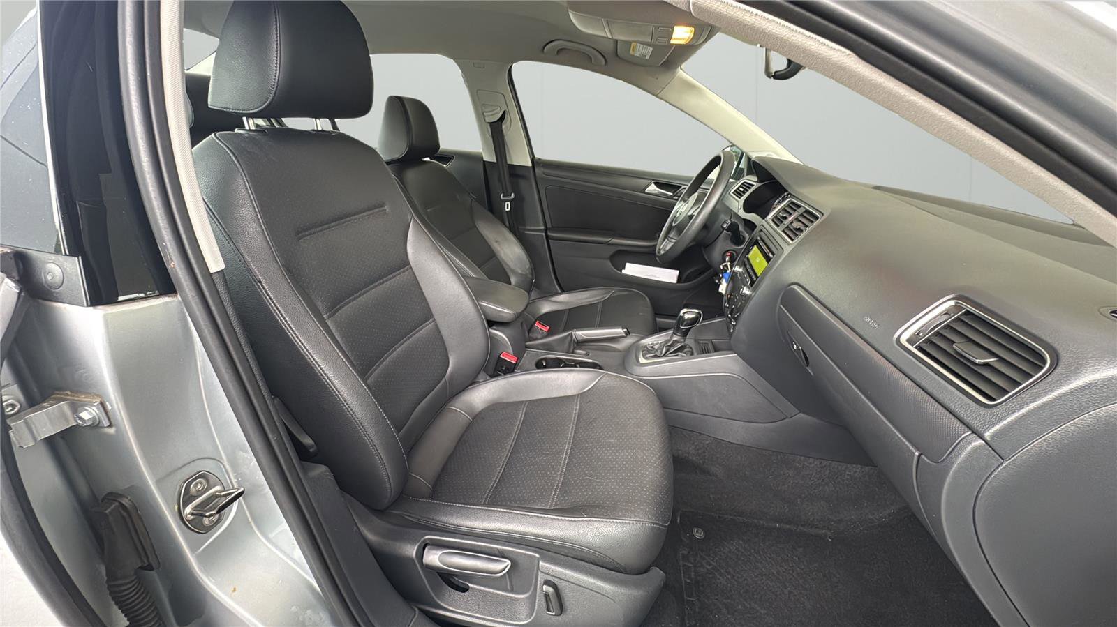 Used 2014 Volkswagen Jetta SE FWD image 14