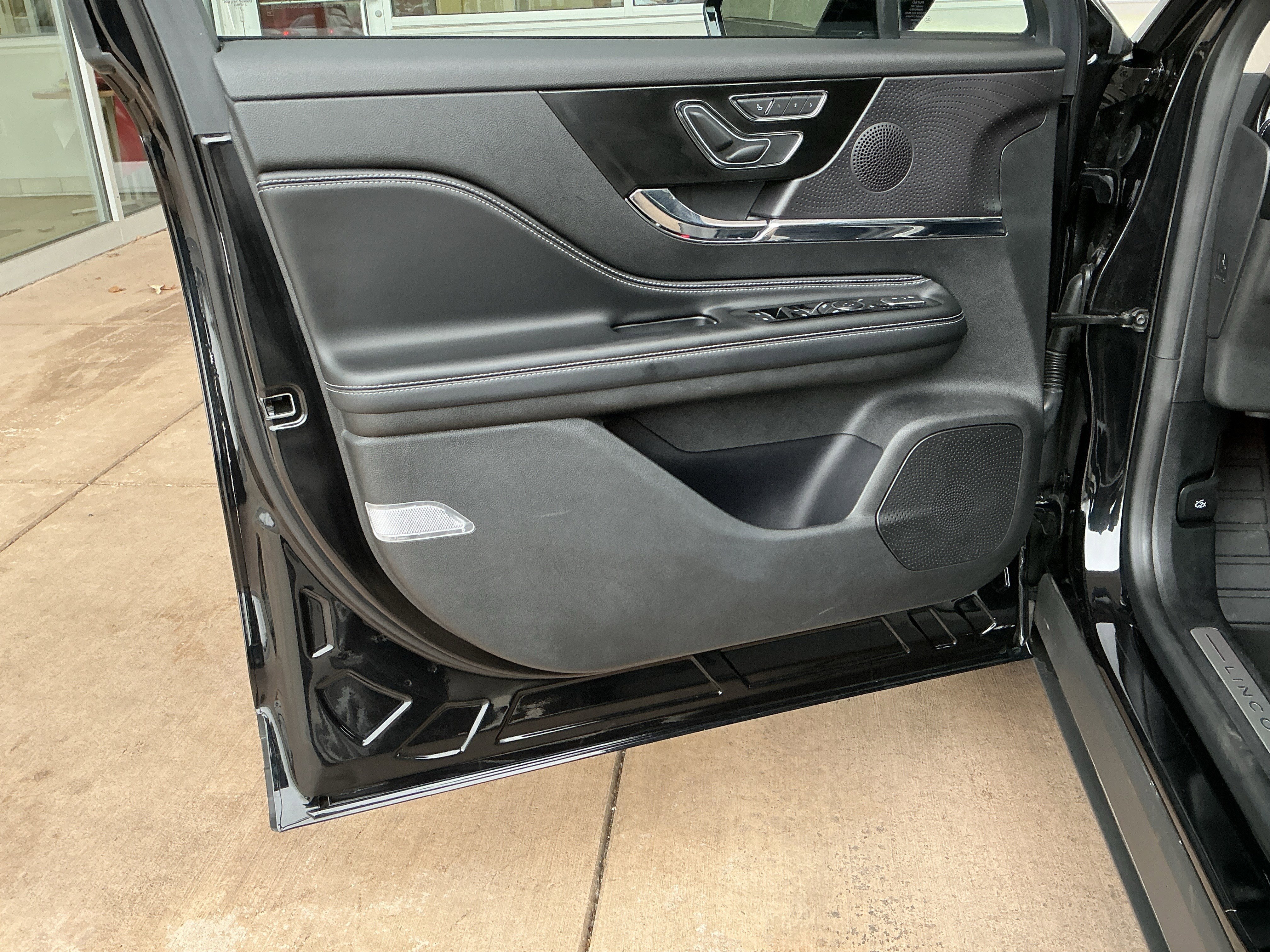 Used 2024 Lincoln Corsair Reserve image 14