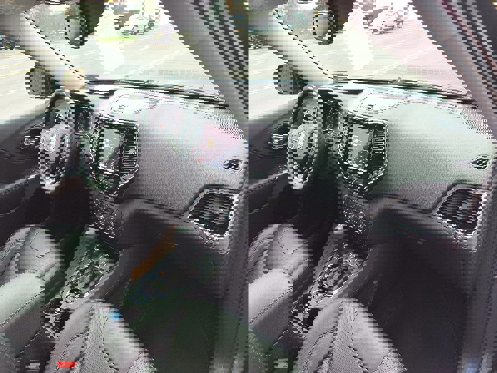 Used 2019 Jeep Cherokee Limited w/ Trailer Tow Group image 27