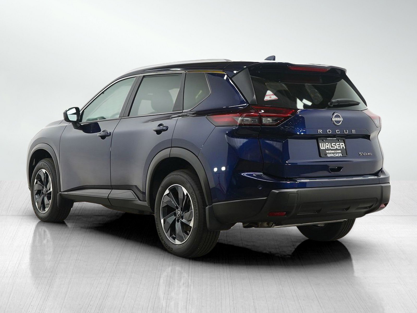 Used 2024 Nissan Rogue SV w/ SV Premium Package image 4