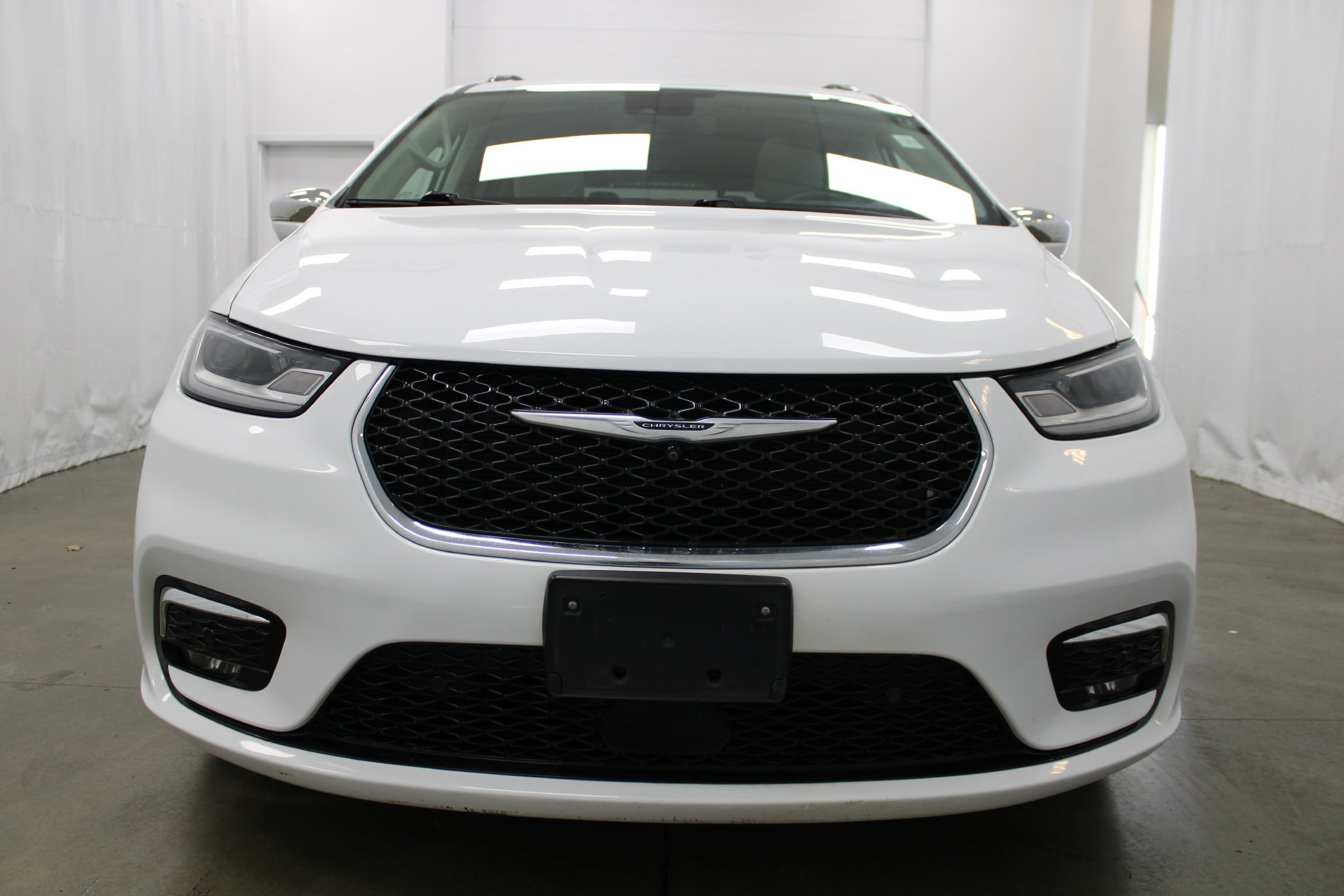 Used 2021 Chrysler Pacifica Limited w/ Premium & Safety Sphere Group AWD/4WD image 3