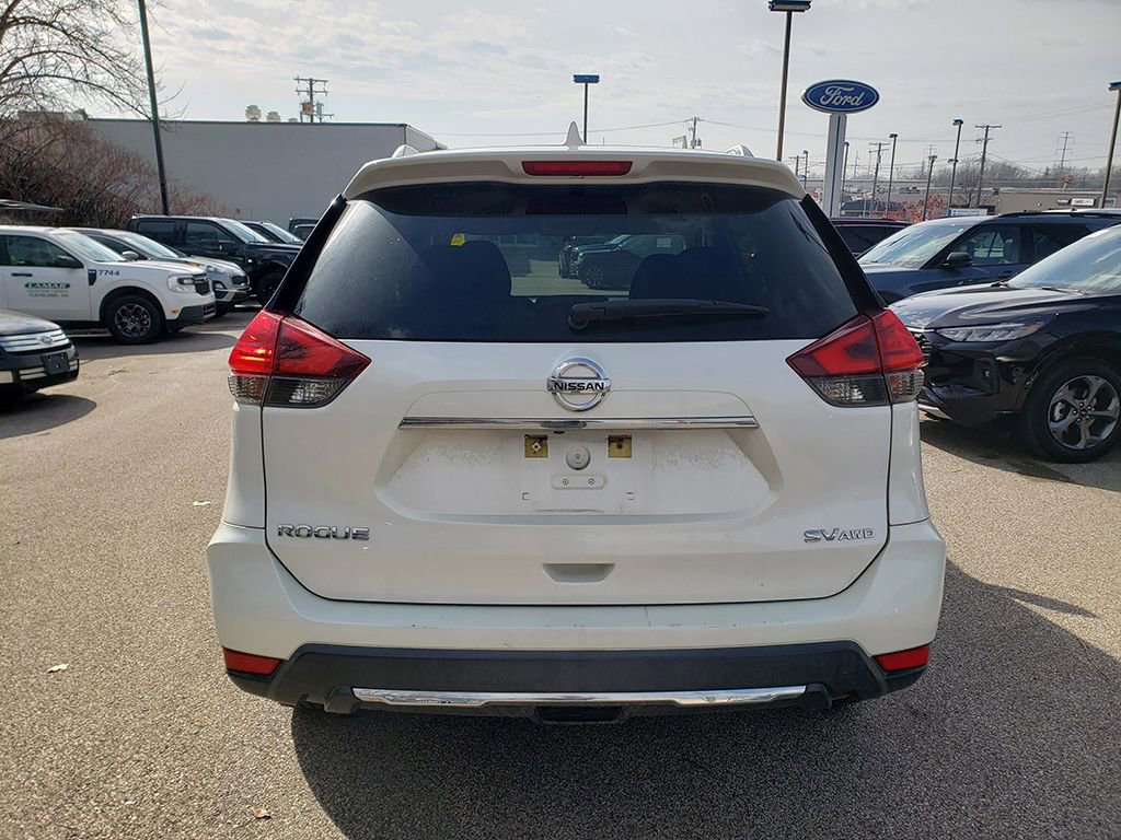 Used 2017 Nissan Rogue SV image 4