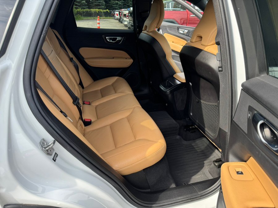 Used 2019 Volvo XC60 T6 Momentum w/ Multimedia Package AWD/4WD image 22