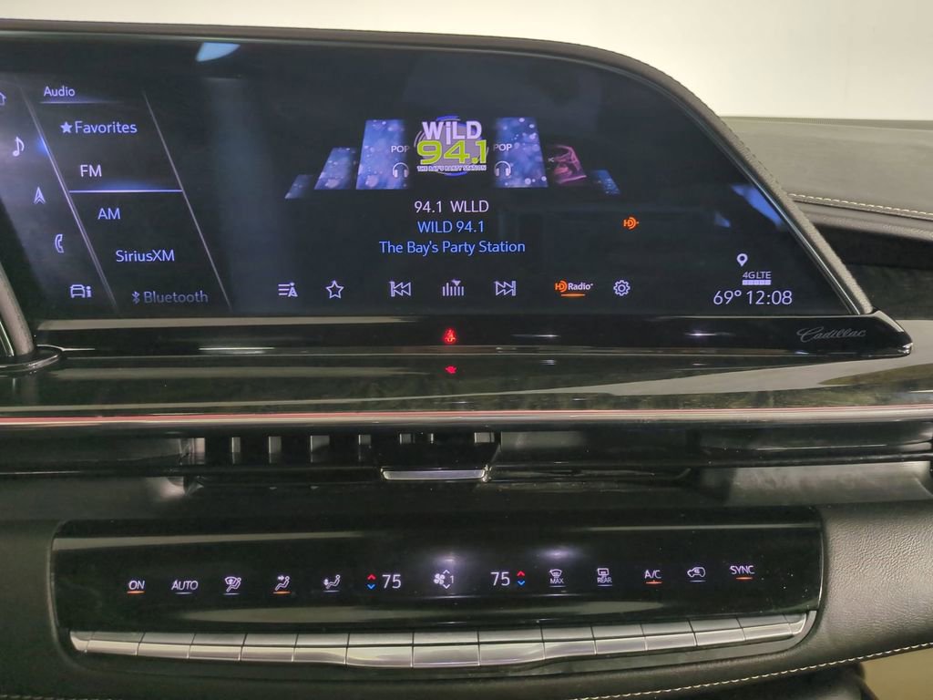 Used 2024 Cadillac Escalade Premium Luxury image 22