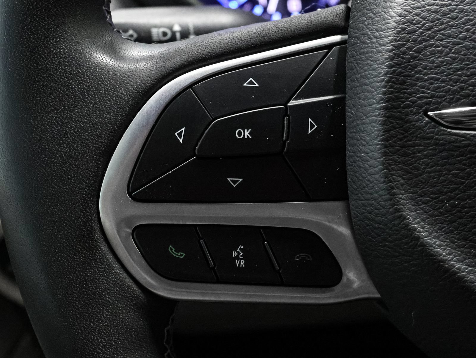 Used 2023 Chrysler Pacifica Touring-L FWD image 34