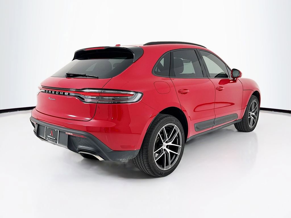 Certified 2025 Porsche Macan AWD/4WD image 9