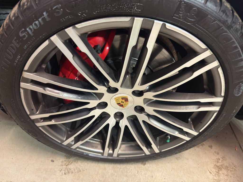 Used 2016 Porsche Cayenne Turbo AWD/4WD image 36