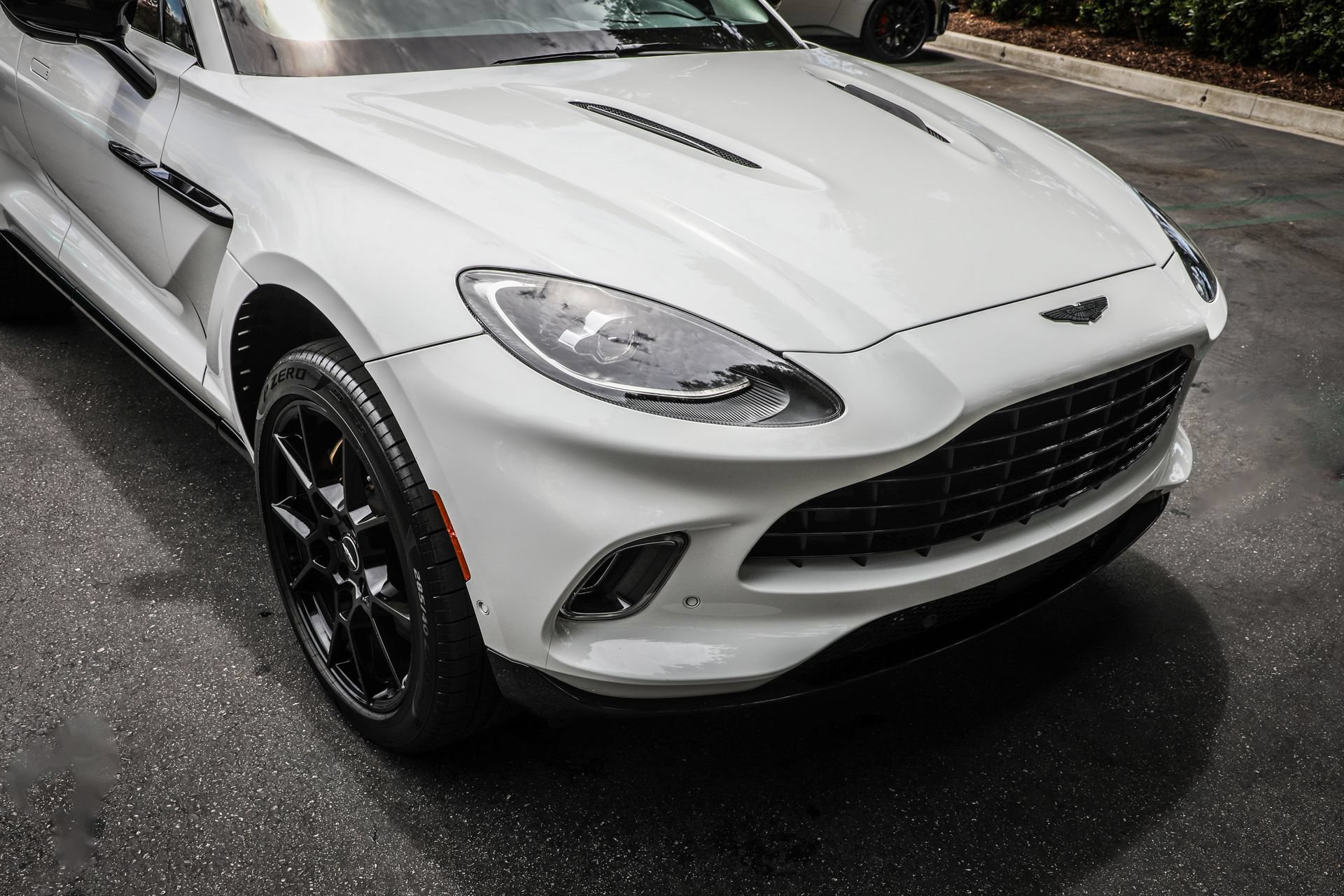 Used 2022 Aston Martin DBX AWD/4WD image 9