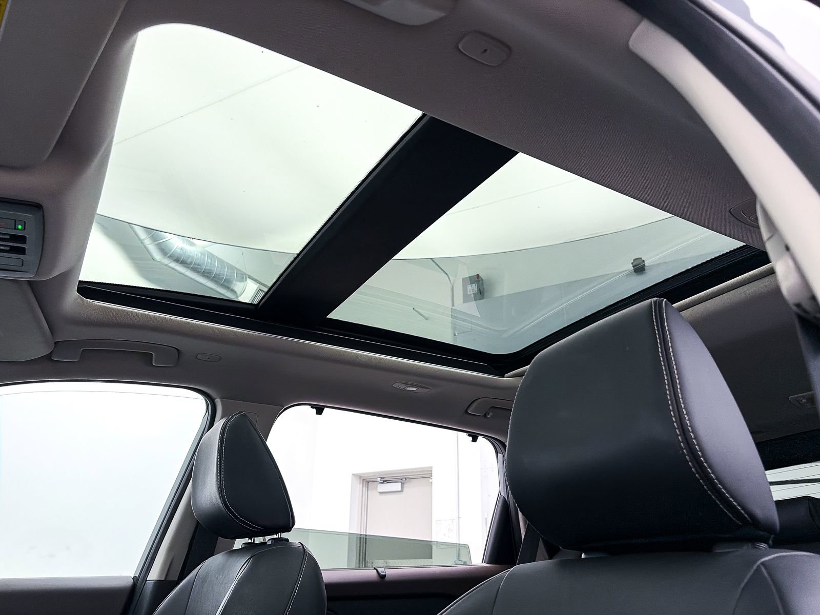 Used 2022 Nissan Rogue SL w/ SL Premium Package image 3