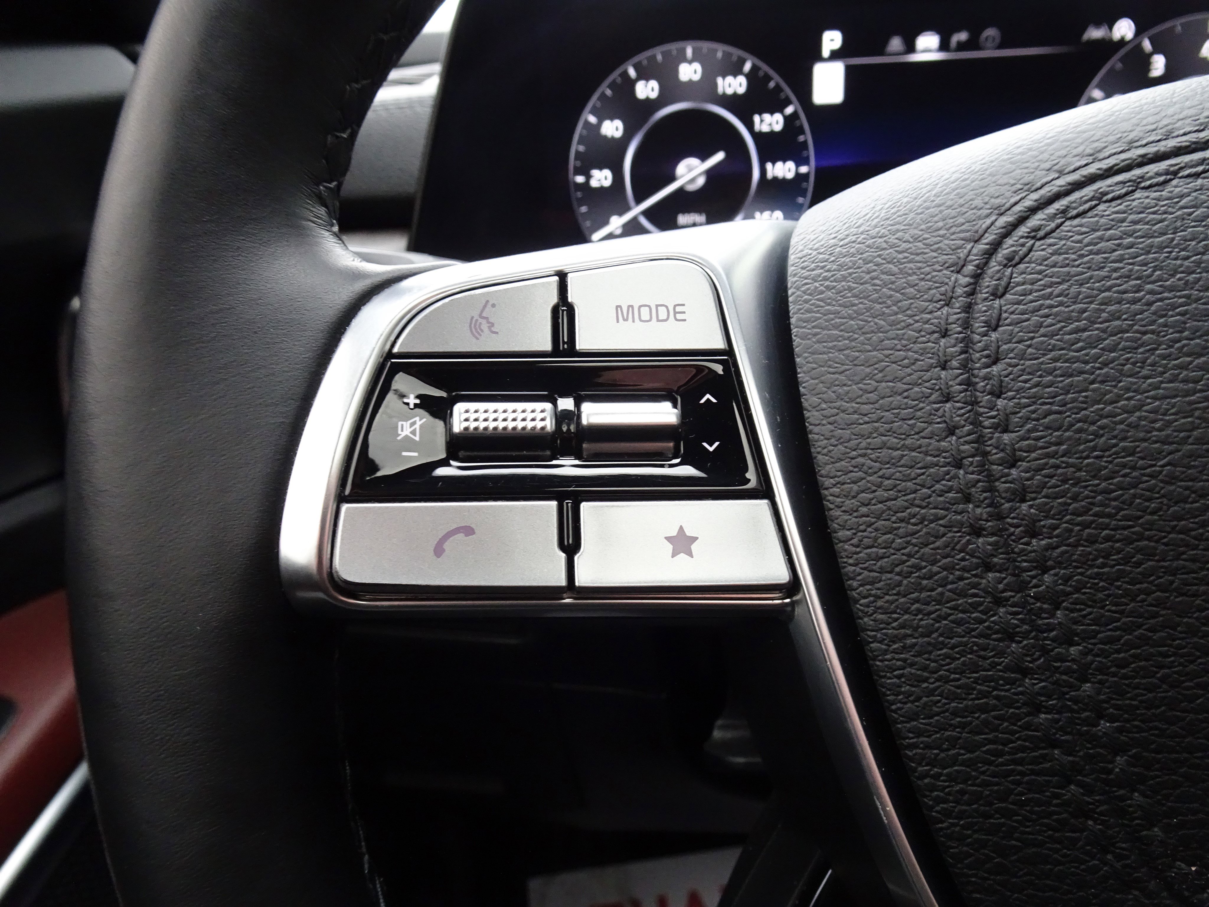 Used 2024 Kia Telluride SX w/ Towing Package image 25