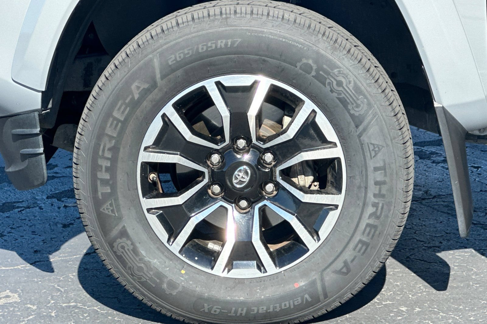 Used 2020 Toyota Tacoma TRD Sport w/ TRD Premium Sport Package AWD/4WD image 44