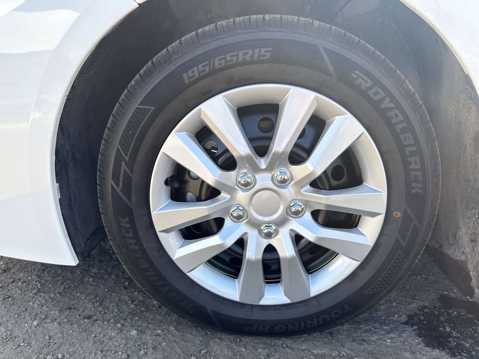 Used 2020 Toyota Corolla SE w/ Carpet Mat Package (TMS) image 27