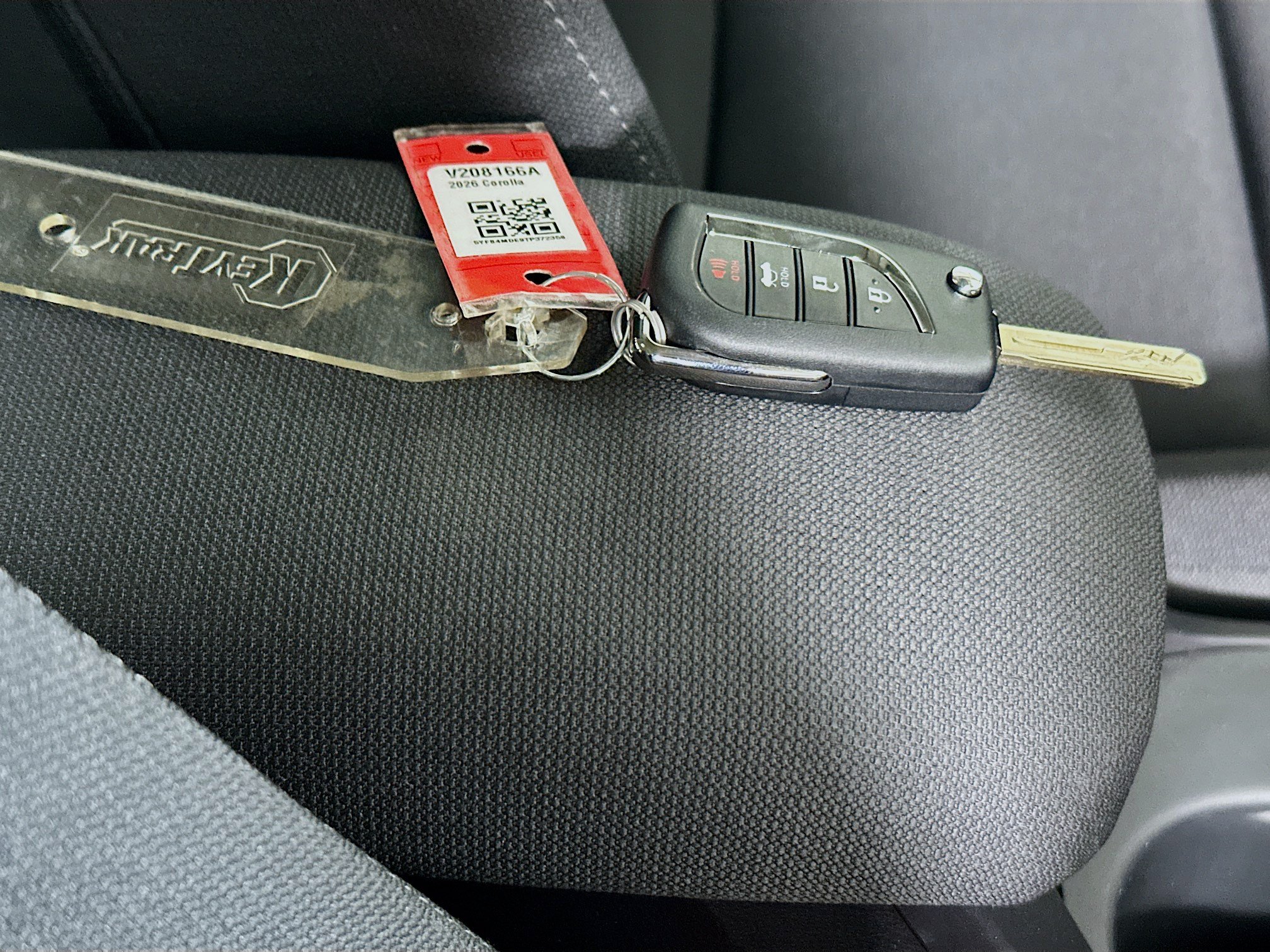 Used 2026 Toyota Corolla LE FWD image 32