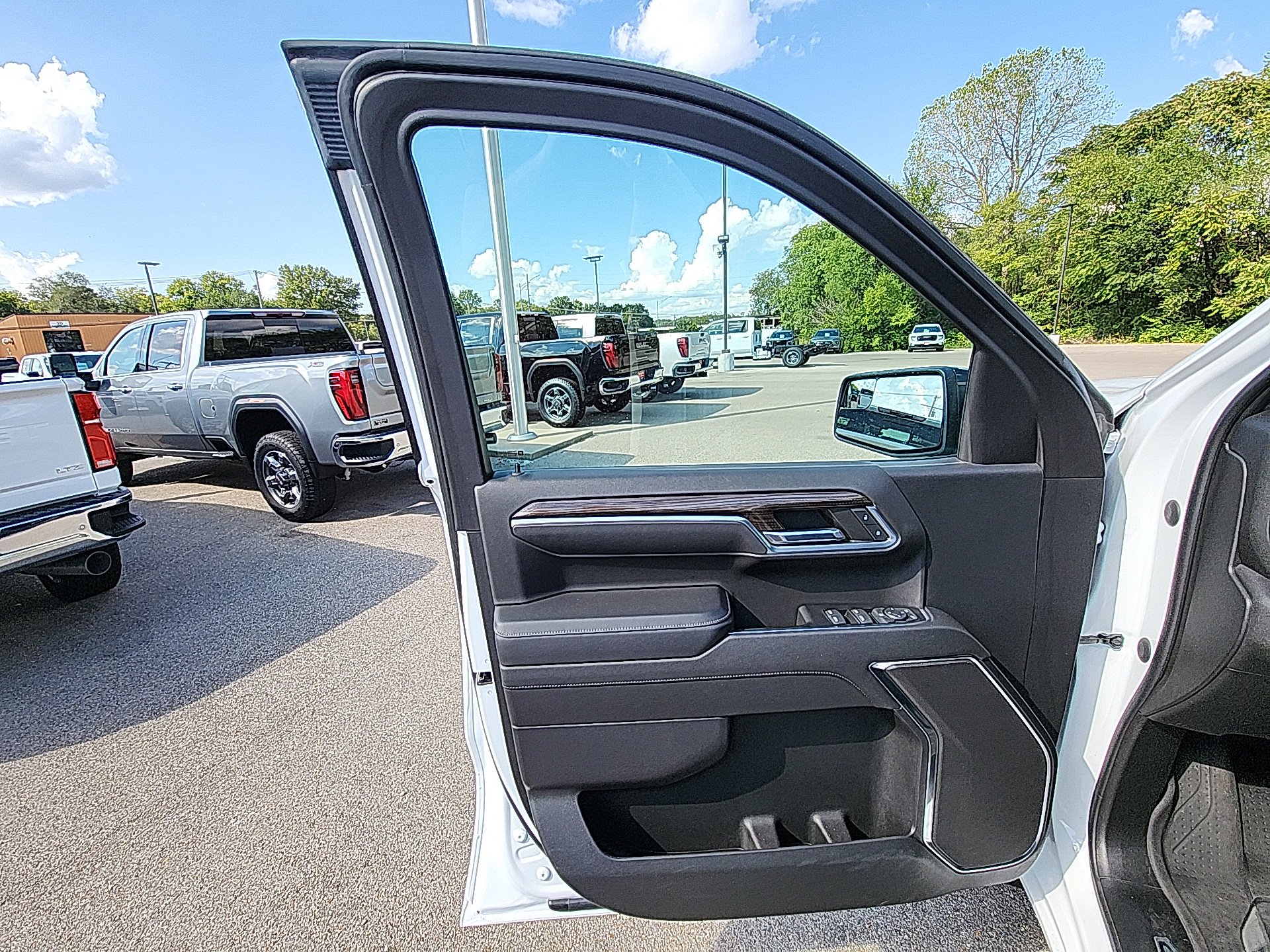 Used 2022 Chevrolet Silverado 1500 RST image 13