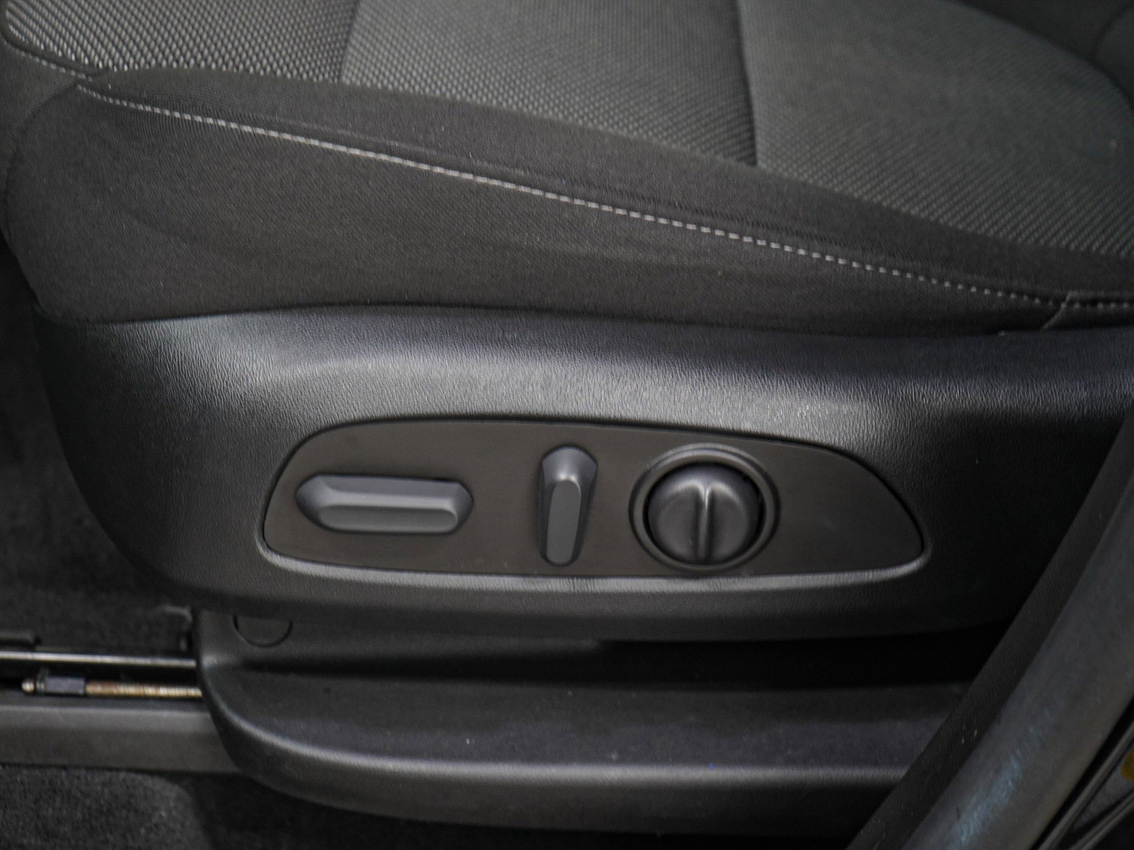 Used 2023 Chevrolet Traverse LT FWD image 23
