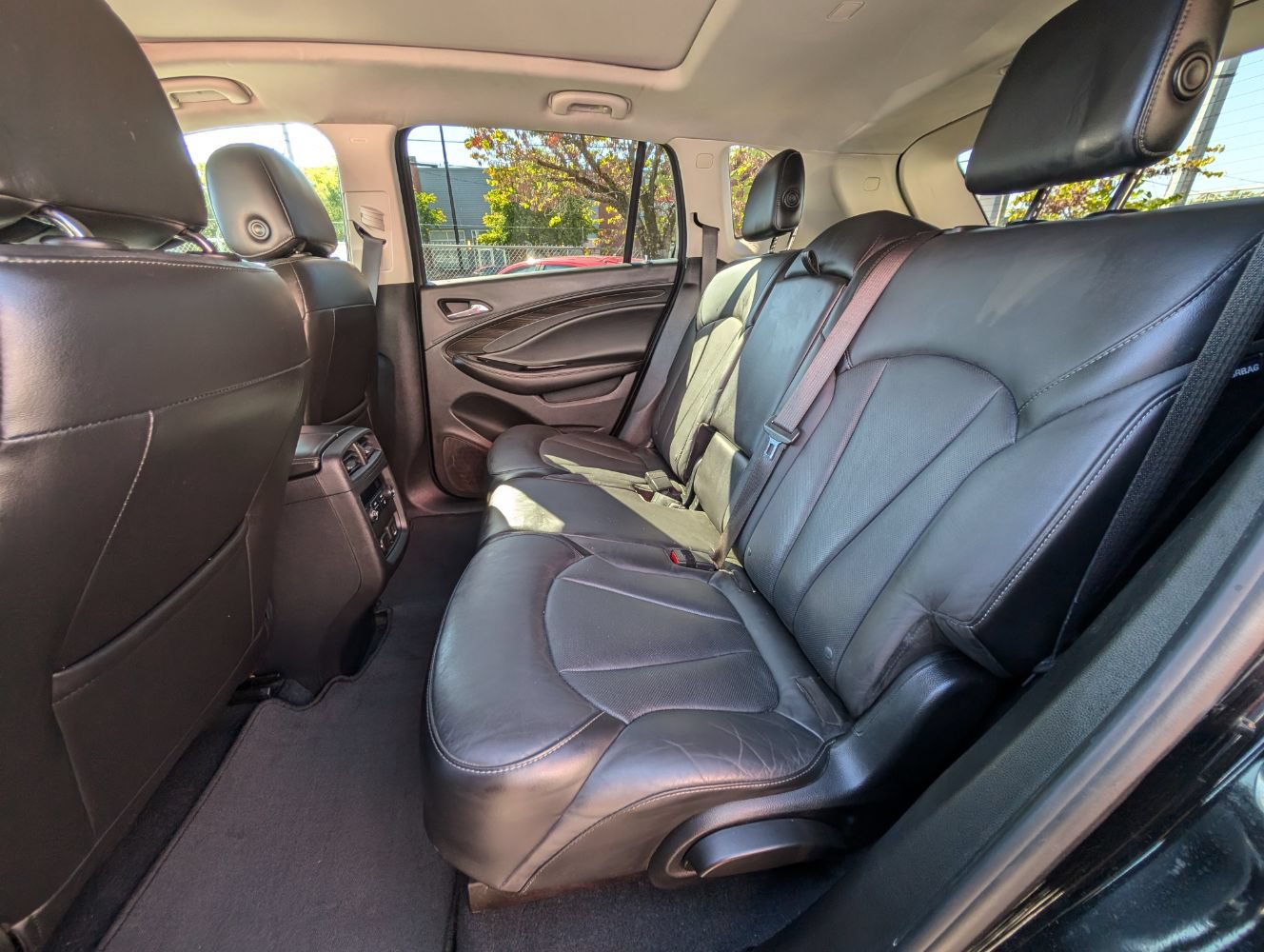 Used 2019 Buick Envision Essence FWD image 17