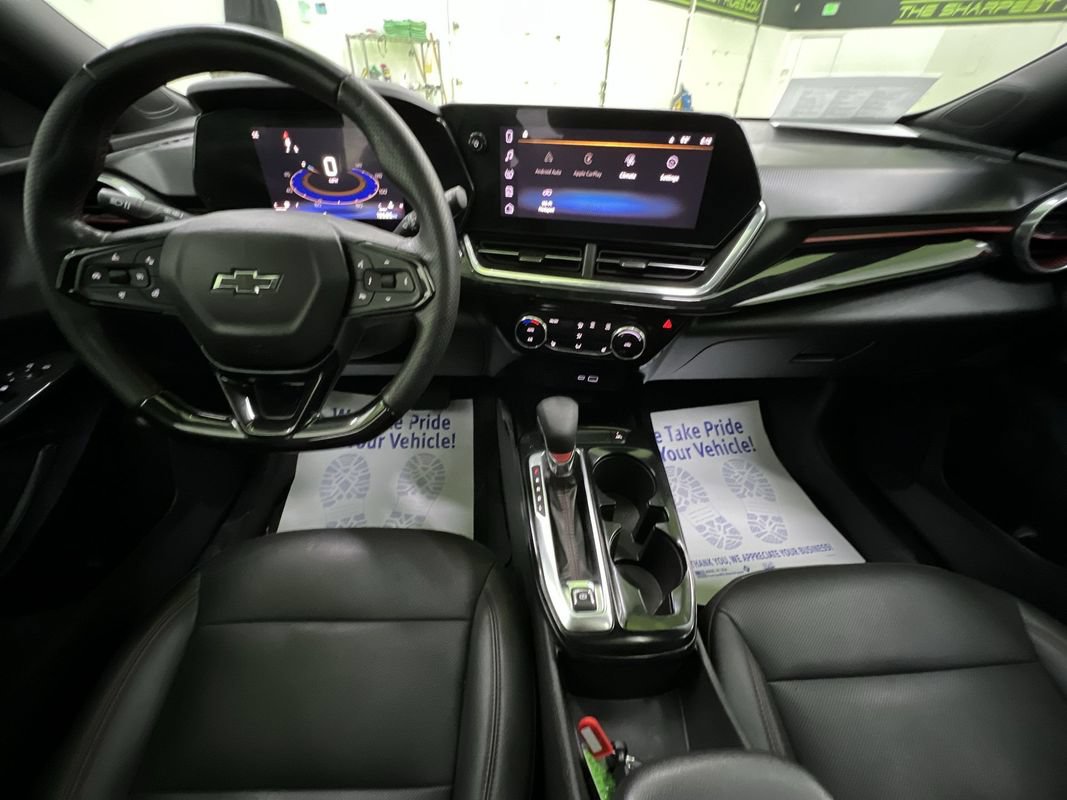 Used 2024 Chevrolet Trax RS w/ Sunroof Package FWD image 17
