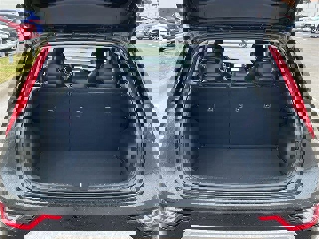 Used 2024 Kia Niro SX Touring image 30