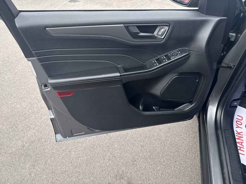 Used 2025 Ford Escape Active AWD/4WD image 23