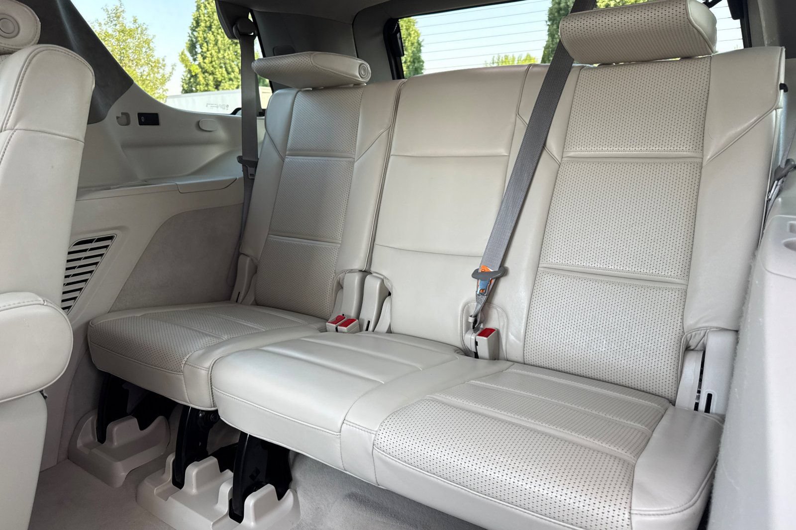 Used 2024 Cadillac Escalade Sport Platinum w/ LPO, ONYX Package AWD/4WD image 18