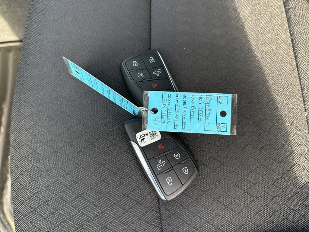 Used 2025 GMC Sierra 1500 Elevation image 39