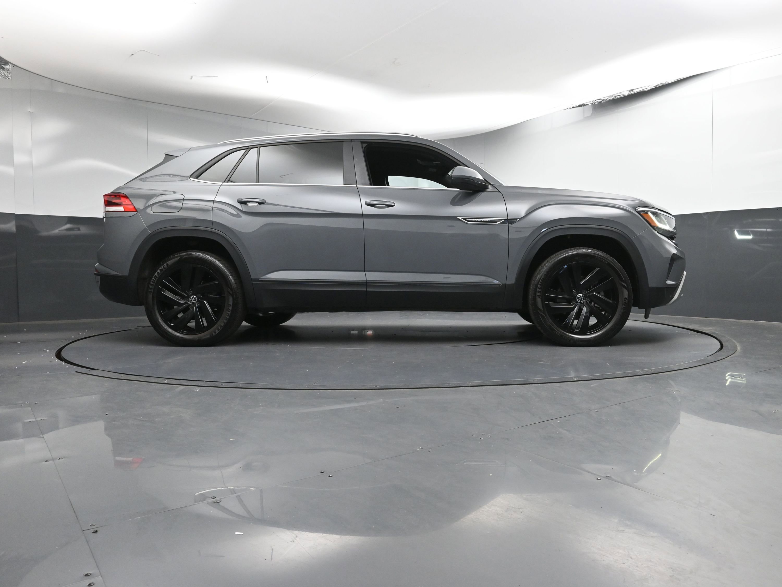 Used 2023 Volkswagen Atlas Cross Sport SE image 31